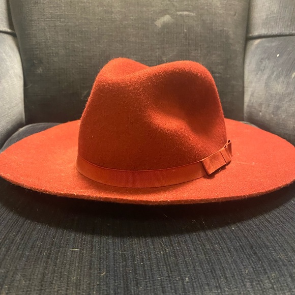 Burgundy Fall Hat - Picture 4 of 4